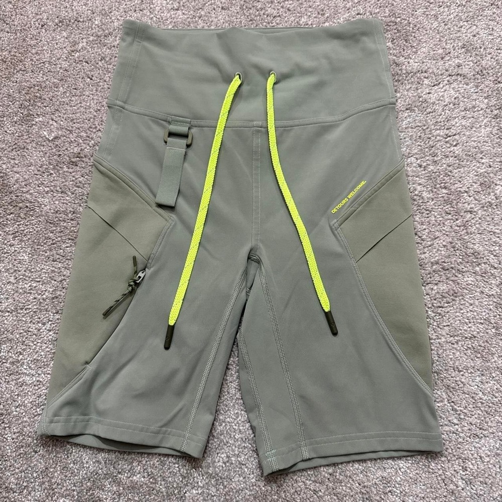 Lululemon Cargo Super High Rise Hiking Shorts Women's Outdoor Utility